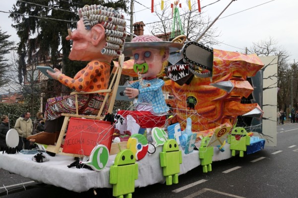 Dalla nonna al picinin tutti maladi del tač skrin