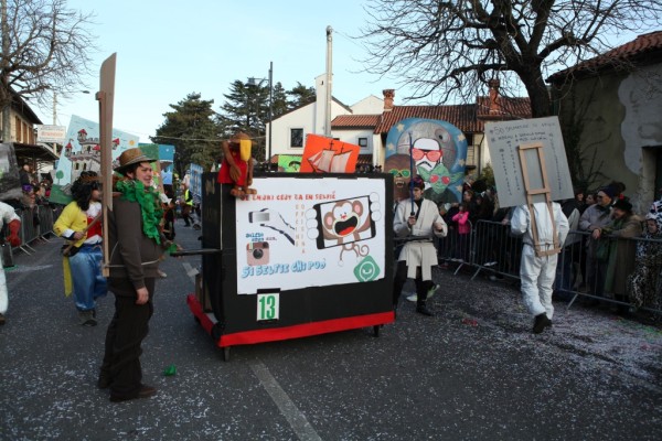 Je zmjri cejt za en selfie)