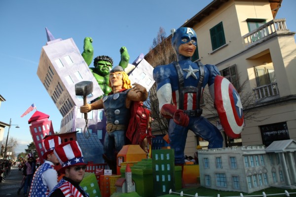 Samo šuperheroji n's l'hko rjšeju