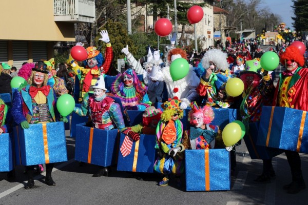 Abbiamo le scatole piene di ...