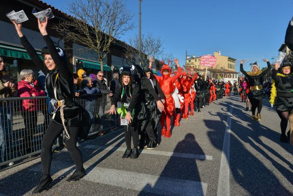 3000 formiche fa fatica, gli altri te la fica